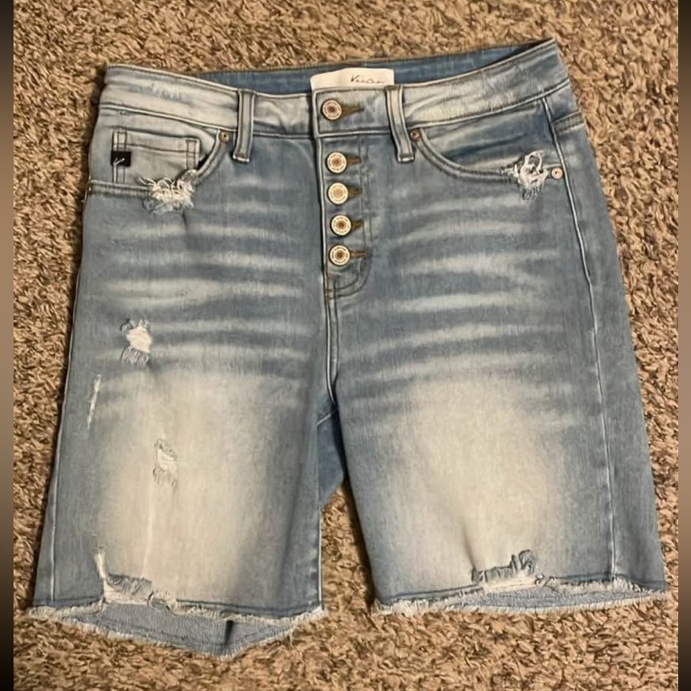 KanCan Women's Button-Fly Jean Shorts -size medium